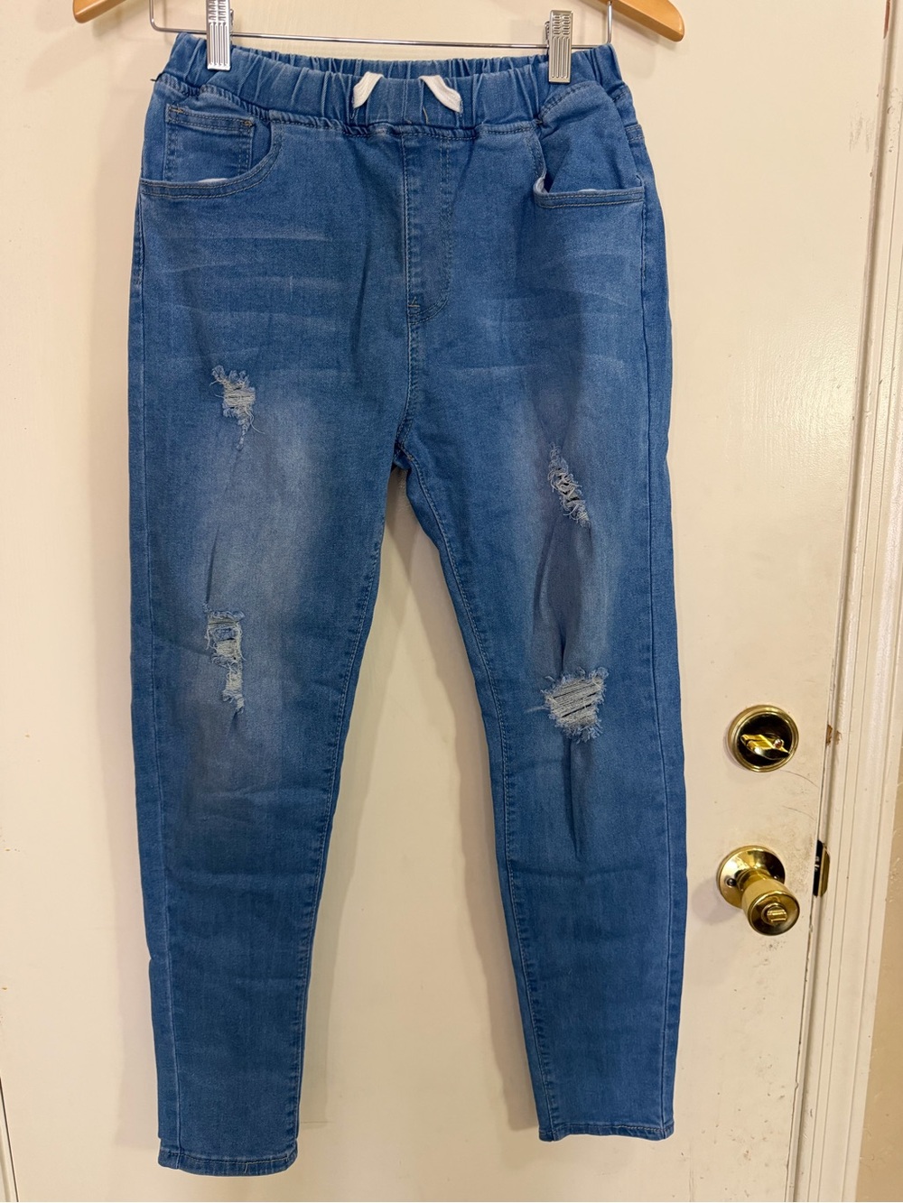 California Vintage Women’s Blue Distressed Pull-On Jeans (280)